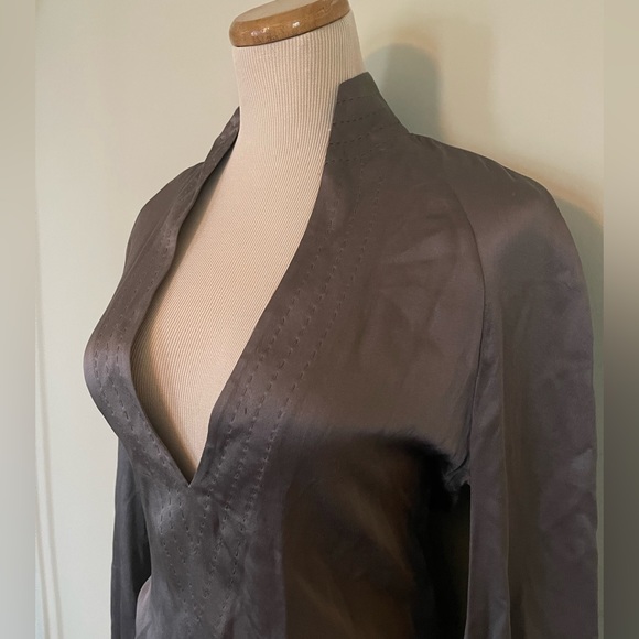 🆕 [Akris Punto] Gray 100% Silk Blouse Sz: 4 - Picture 4 of 8